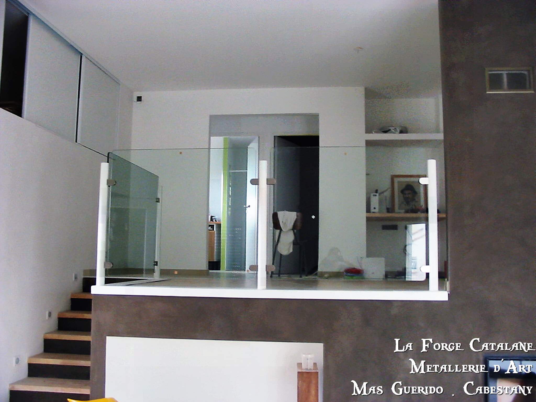 Garde corps verre poteaux rond forge catalane 2.jpg